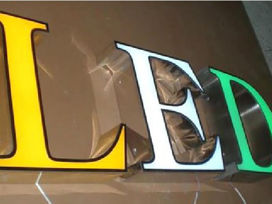 江永介绍LED招牌的基础知识。